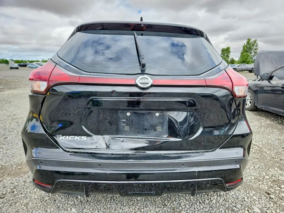 2021 NISSAN KICKS S  