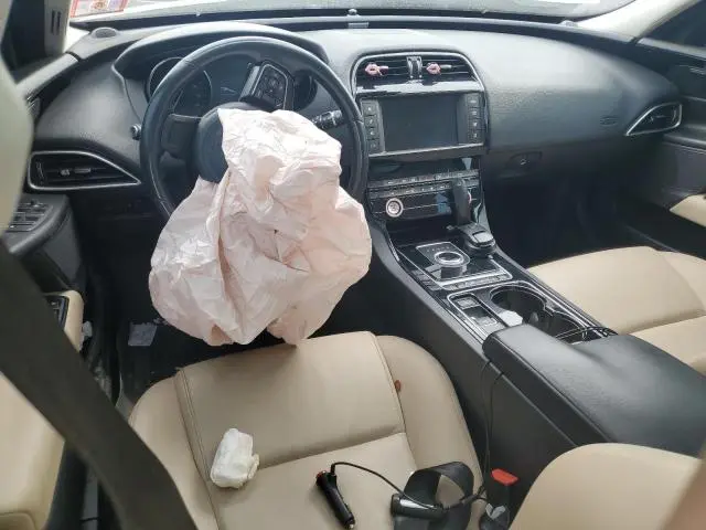 2017 JAGUAR XE PREMIUM  