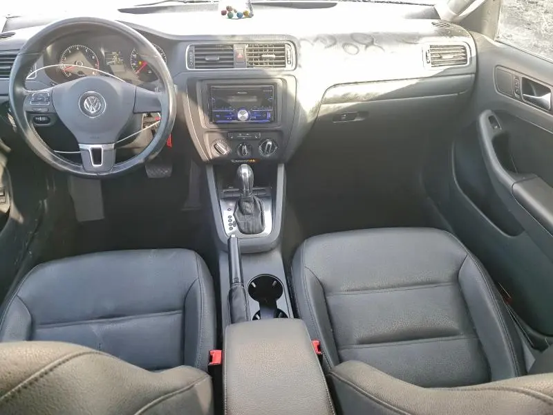 2011 VOLKSWAGEN JETTA SE  