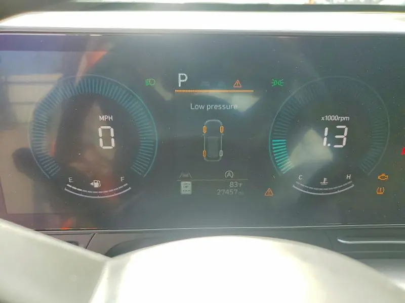 2025 HYUNDAI KONA SE  