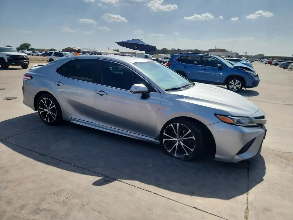 2020 TOYOTA CAMRY SE  