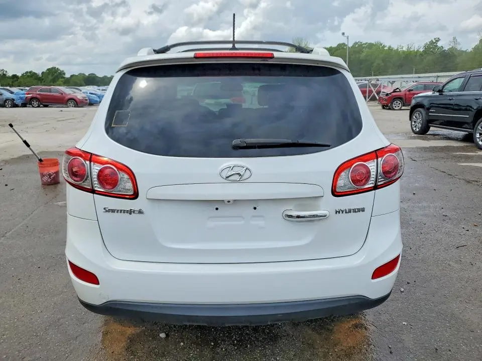 2011 HYUNDAI SANTA FE SE  