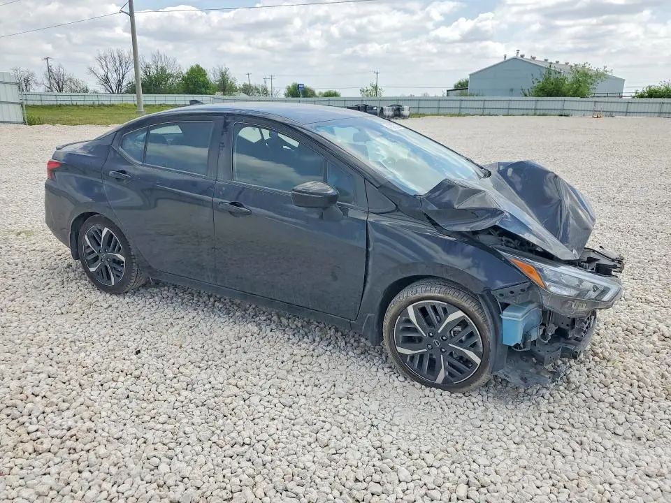 2023 NISSAN VERSA SR  
