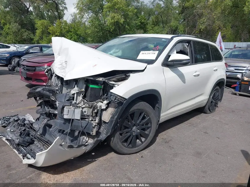 2017 TOYOTA HIGHLANDER SE