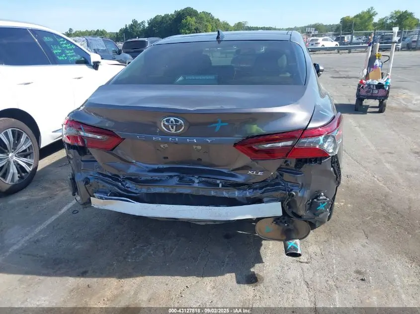 2022 TOYOTA CAMRY XLE