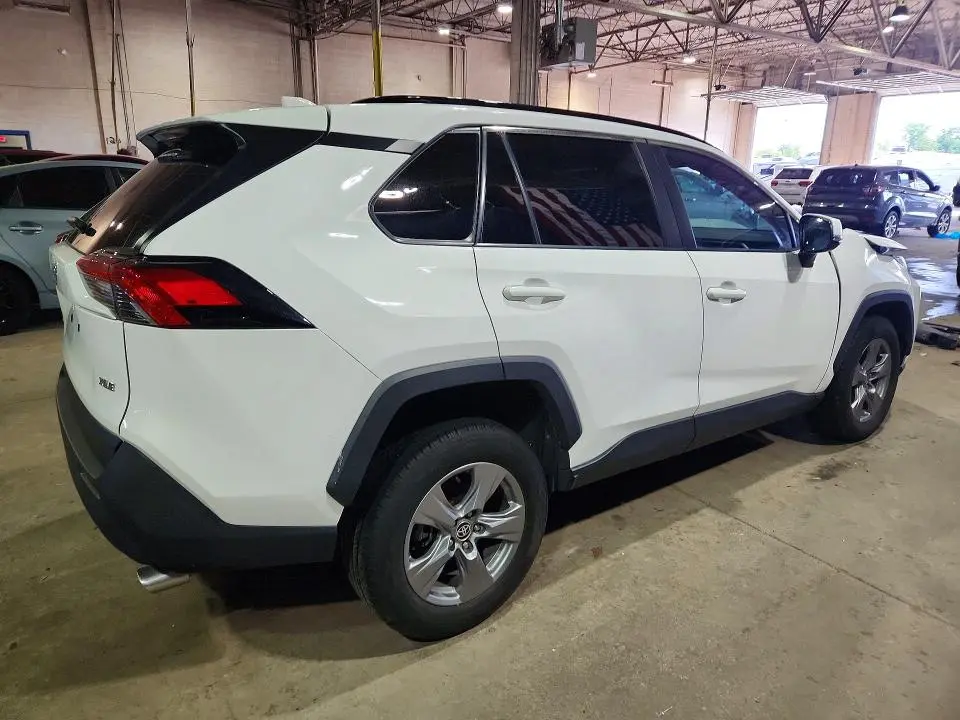 2022 TOYOTA RAV4 XLE  
