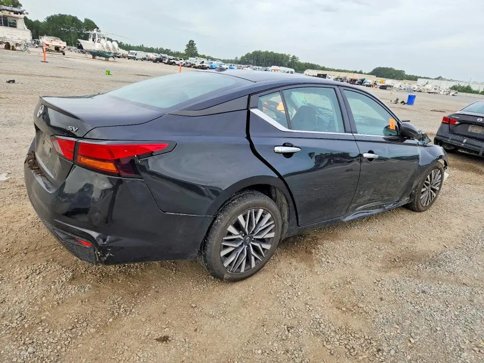 2024 NISSAN ALTIMA SV  