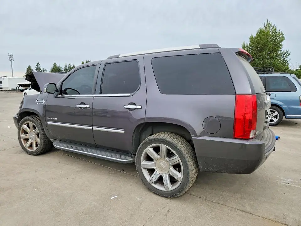 2011 CADILLAC ESCALADE LUXURY  