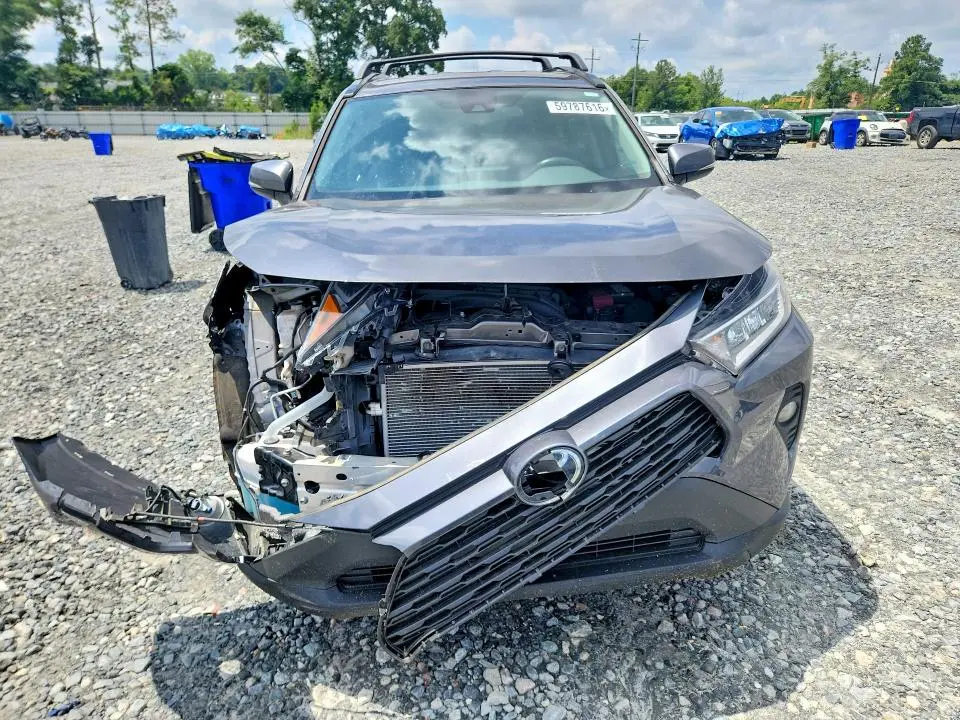 2021 TOYOTA RAV4 XLE  