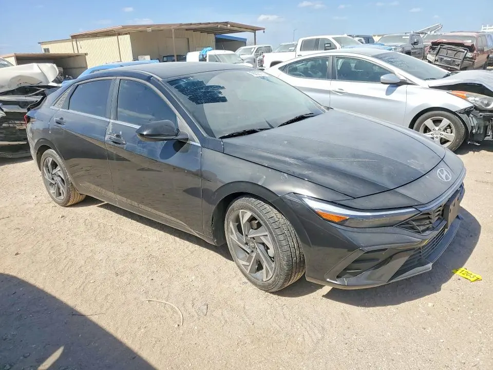 2024 HYUNDAI ELANTRA SEL  