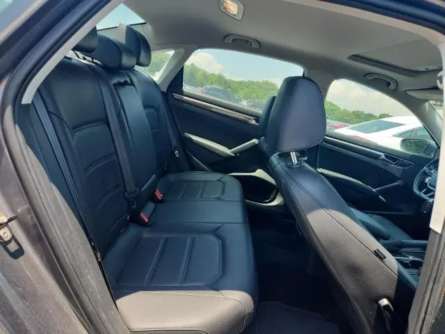 2017 VOLKSWAGEN PASSAT SE  