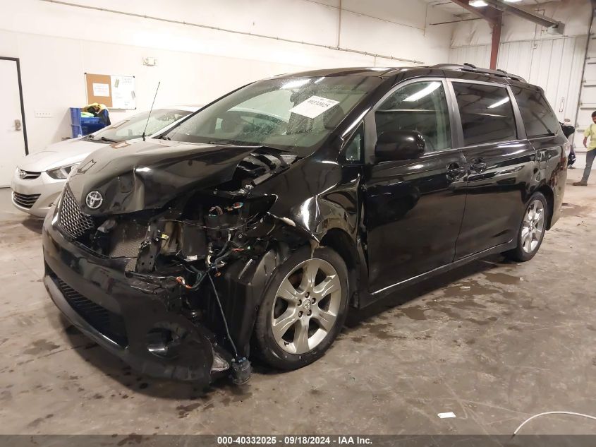 2011 TOYOTA SIENNA SE