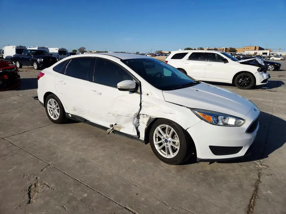 2015 FORD FOCUS SE  