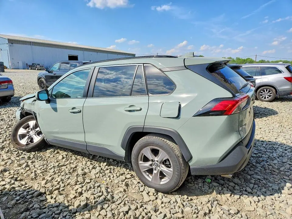 2022 TOYOTA RAV4 XLE  