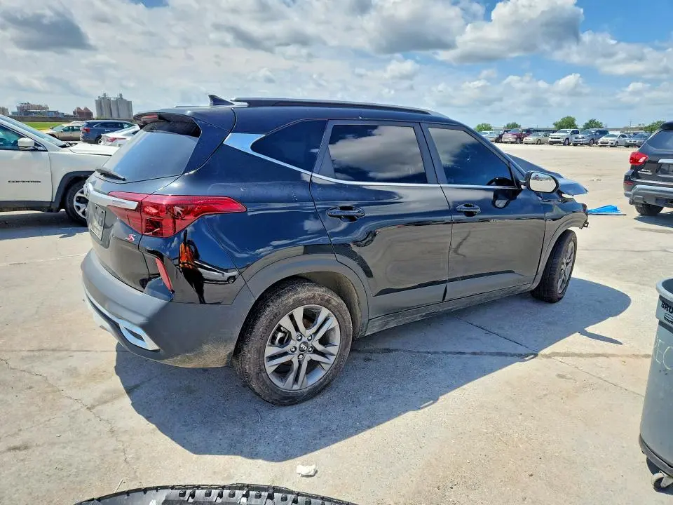 2021 KIA SELTOS S  