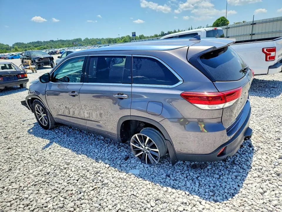 2017 TOYOTA HIGHLANDER XLE  