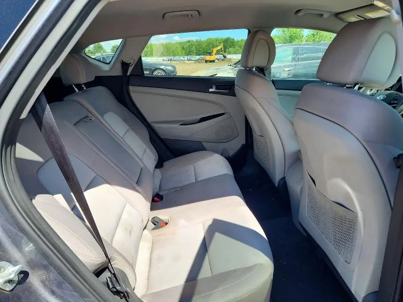 2016 HYUNDAI TUCSON SE  