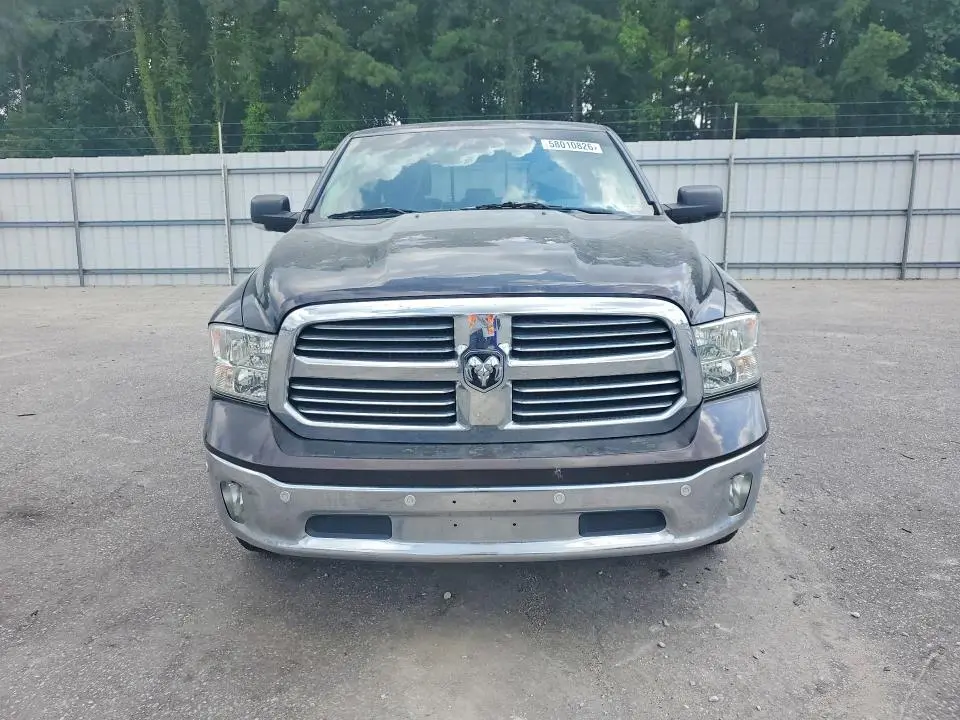 2016 RAM 1500 SLT  