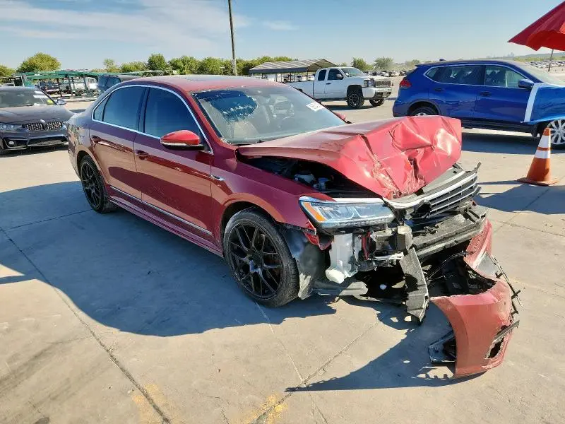 2019 VOLKSWAGEN PASSAT SE R-LINE  