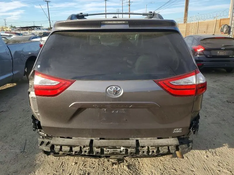 2017 TOYOTA SIENNA XLE  