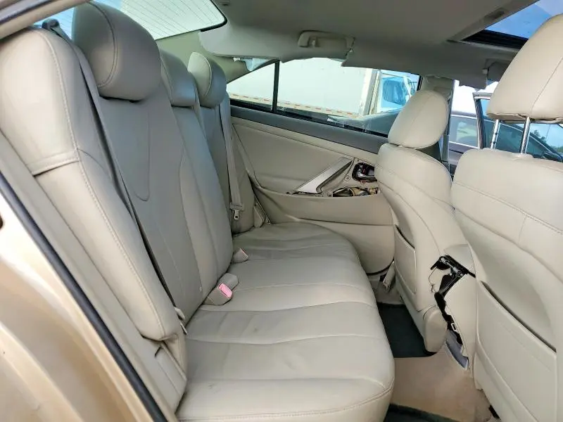 2010 TOYOTA CAMRY SE  