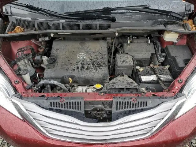 2016 TOYOTA SIENNA XLE