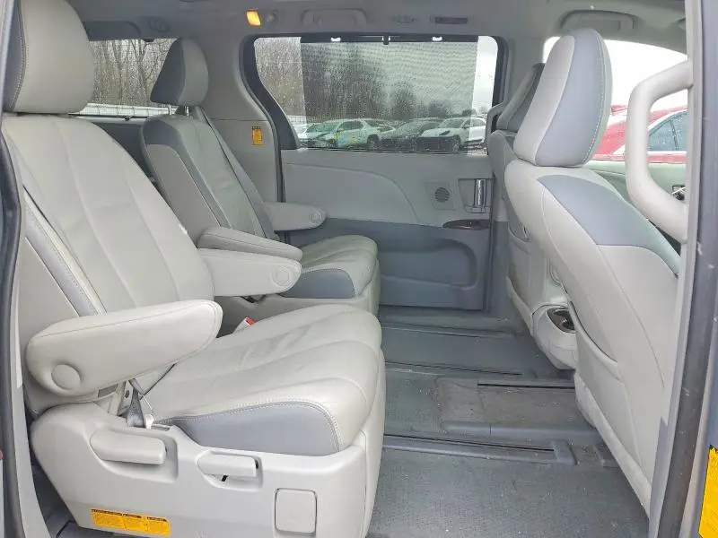2014 TOYOTA SIENNA LIMITED 7-PASSENGER  