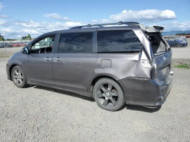 2017 TOYOTA SIENNA SE