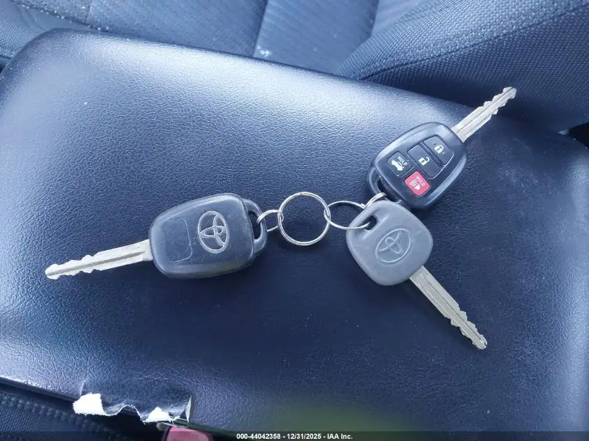 2015 TOYOTA CAMRY LE