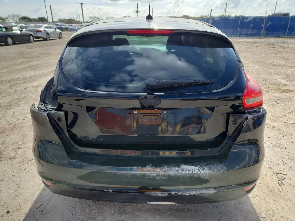 2016 FORD FOCUS SE  