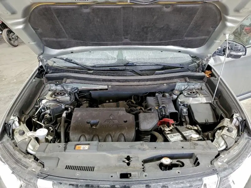 2020 MITSUBISHI OUTLANDER SE  