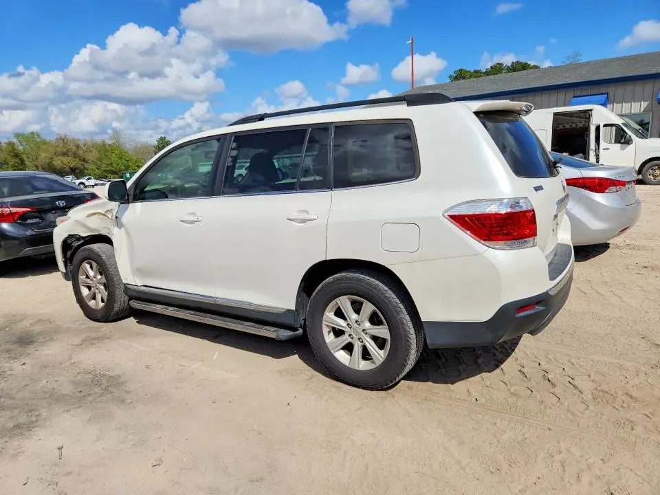 2013 TOYOTA HIGHLANDER SE  