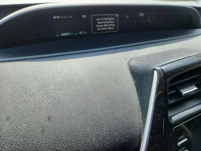 2021 TOYOTA PRIUS LE  