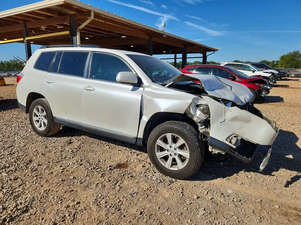 2012 TOYOTA HIGHLANDER SE  