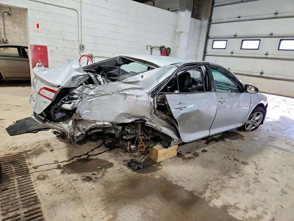 2013 TOYOTA CAMRY SE  