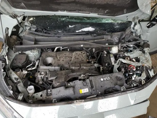 2021 TOYOTA RAV4 XLE  