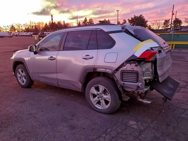 2021 TOYOTA RAV4 XLE  