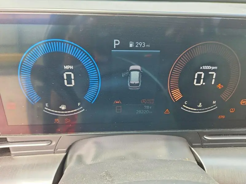 2024 HYUNDAI KONA SE  