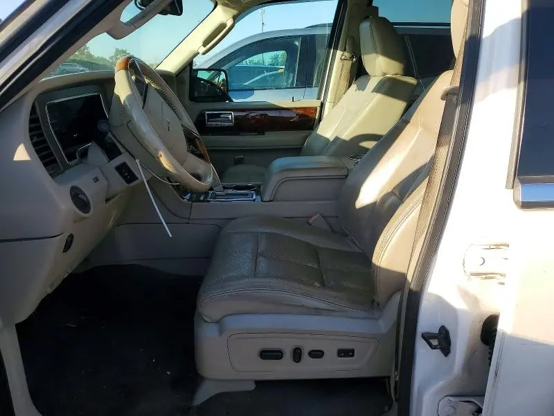 2011 LINCOLN NAVIGATOR   