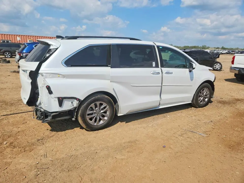 2025 TOYOTA SIENNA XLE 7-PASSENGER  