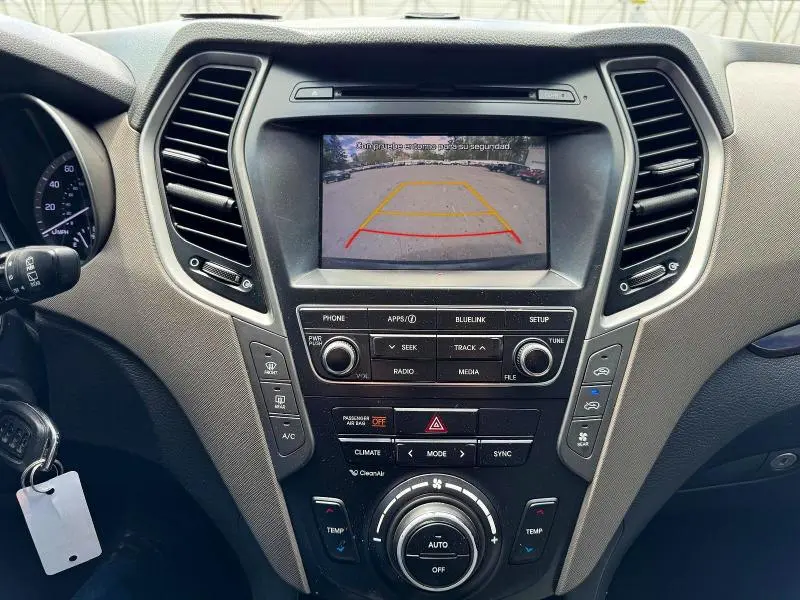 2017 HYUNDAI SANTA FE SE  