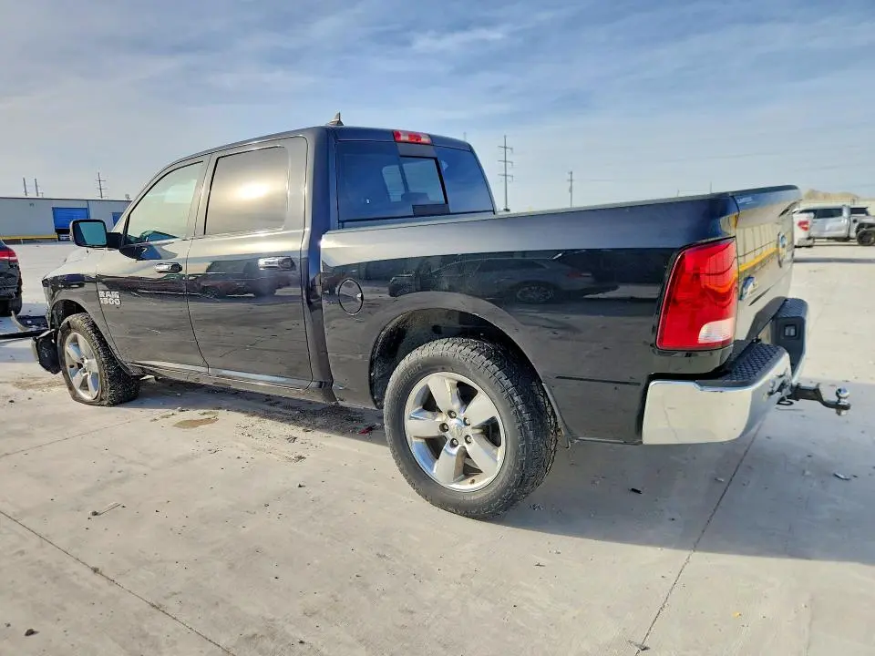 2016 RAM 1500 SLT  