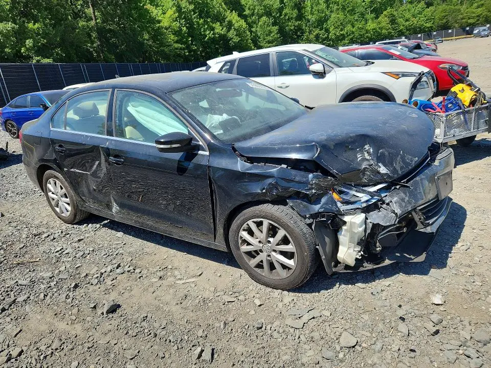 2013 VOLKSWAGEN JETTA SE  