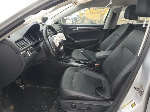 2017 VOLKSWAGEN PASSAT SE  