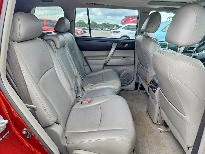2010 TOYOTA HIGHLANDER SE  