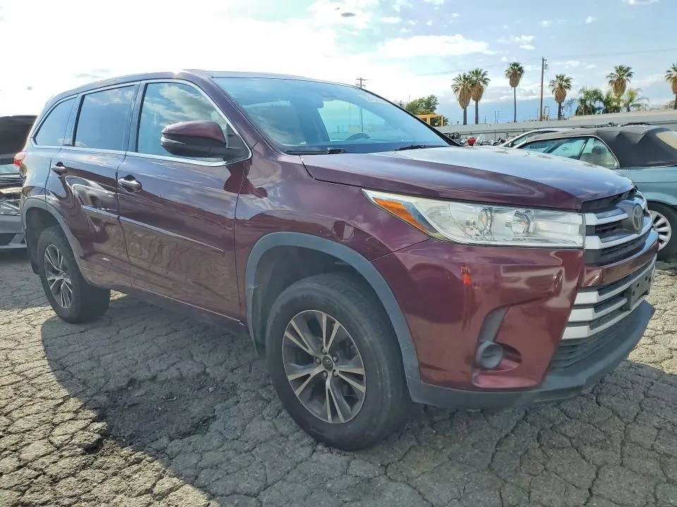 2017 TOYOTA HIGHLANDER LE  