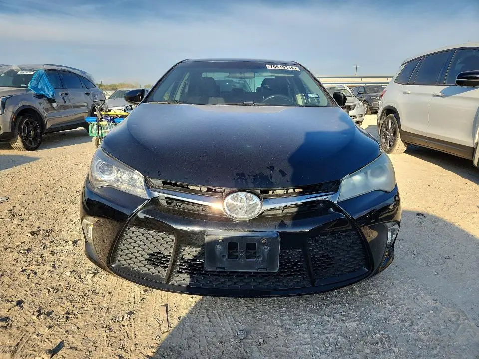 2016 TOYOTA CAMRY SE  