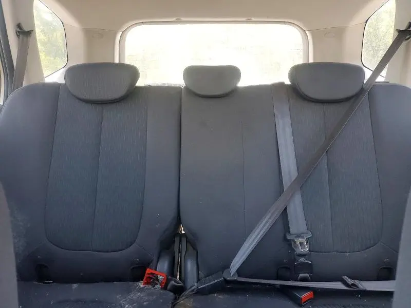 2010 KIA RONDO LX  