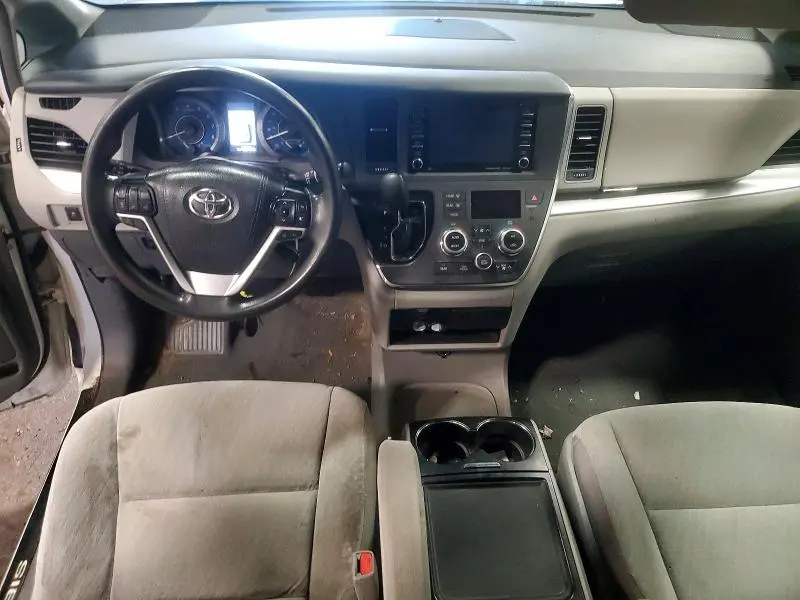 2019 TOYOTA SIENNA LE  