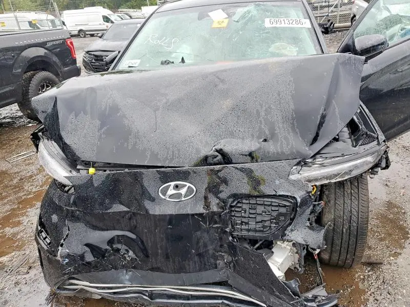 2023 HYUNDAI KONA SE  